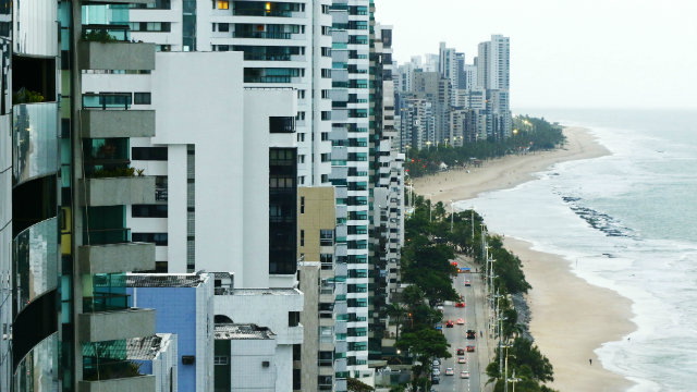 (Com oito quilmetros de extenso, a avenida mais cara do Recife concentra 6,4 mil imveis residenciais. Foto: Shilton Arajo/DP)