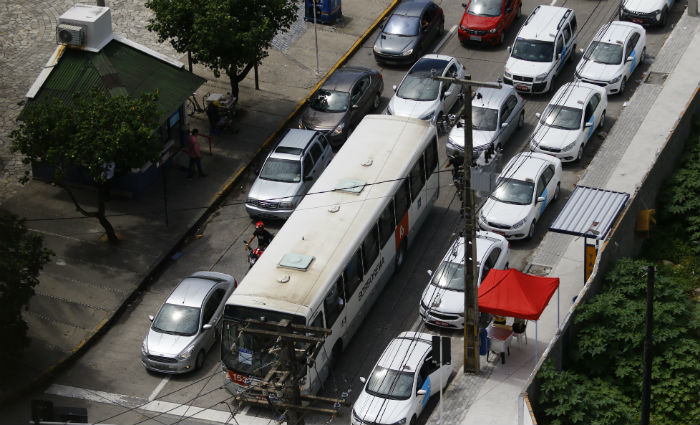 Na Avenida Herculano Bandeira, nibus tiveram ganho de 16,5 km/h na velocidade. Foto: Marlon Diego/Esp.DP 