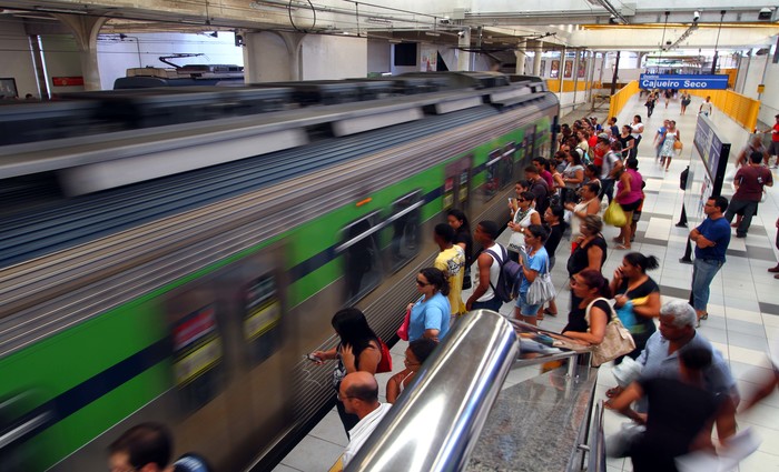 No primeiro dia de aumento da tarifa, metr apresenta falhas. Foto: Annaclarice Almeida/DP/D.A Press.