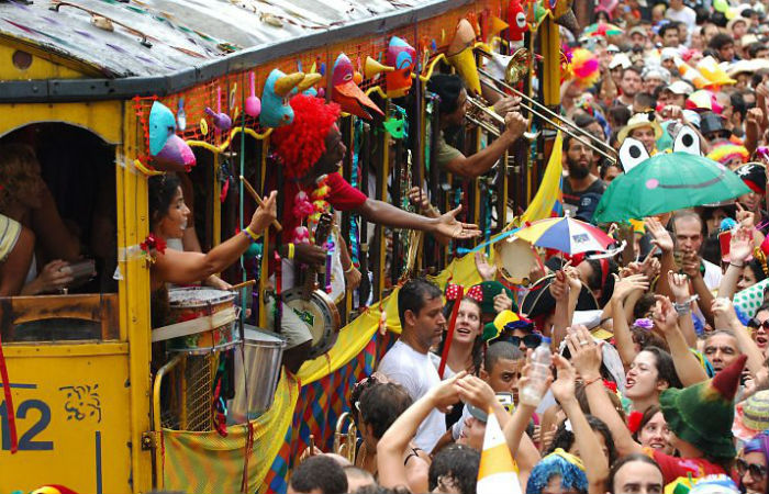 Carnaval de rua do Rio de Janeiro e de Salvador foram alvos discutidos em conversas de membros do ncleo do EI no Brasil
Foto: Ncleo Cu na Terra / Creative Commons