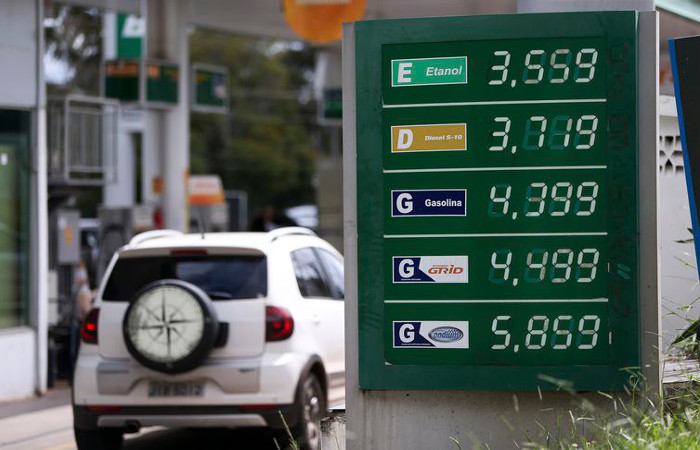 Para o ministro, as fontes renováveis poderão contribuir para a queda do preço final do combustível no país. Foto: Marcelo Camargo/Agência Brasil