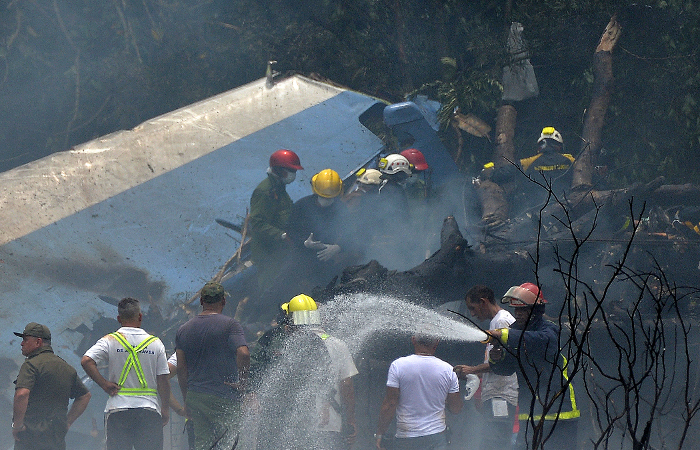 O Boeing caiu em uma rea agrcola. Foto: Yamil Lage / AFP