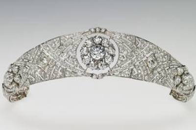 A tiara foi feita em 1911. Foto: AFP