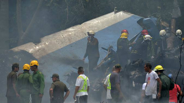 O Boeing 737-200 que caiu pouco depois de decolar do aeroporto internacional da capital cubana transportava um total de 113 pessoas. Foto: Yamil LAGE/AFP