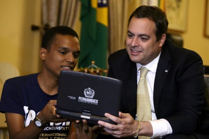 Aluno foi recebido pelo governador no Palcio do Campo das Princesas. Foto: Arquivo Pessoal
