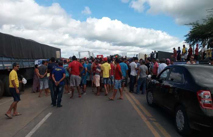 Na tera-feira (22), caminhoneiros realizaram protestos na Regio Metropolitana do Recife em diversos trechos da BR-101. Foto: Divulgao/PRF