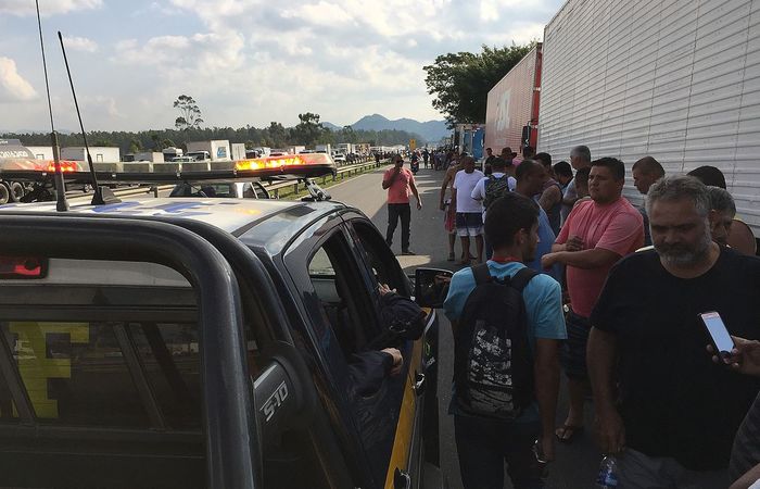 Caminhoneiros fecharam cerca de 500 vias em todo o Brasil. Foto: Cristina Indio do Brasil/Agncia Brasil