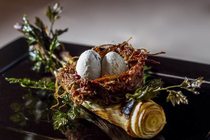 Nicho de charque com ovo de arroz recheado com feijo  uma das receitas destacada na obra. Foto: Greg Rosa/Divulgao