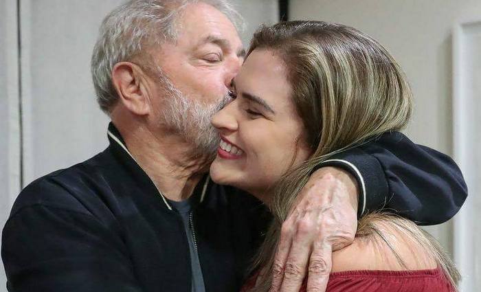 Candidatura ao governo foi estimulada inicialmente por Lula, mas petista est isolado e ainda trabalha para obter o apoio nacional do PSB para a sua candidatura. Foto divulgao/assessoria/marlia arraes