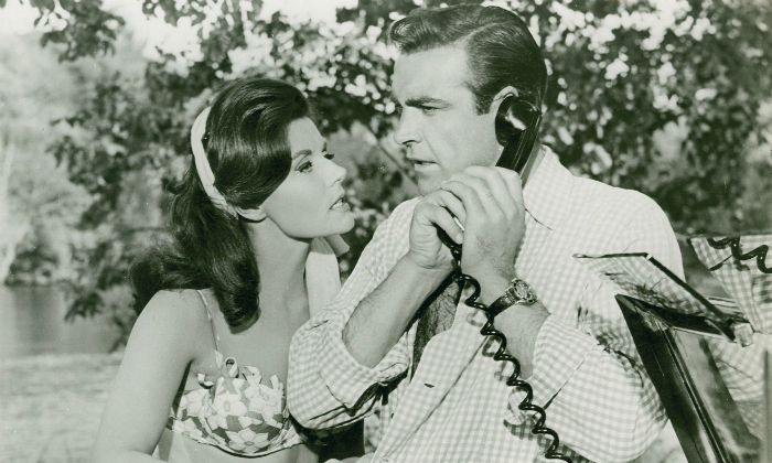 (Eunice Gayson and Sean Connery no filme Moscou contra 007 (1963). Foto: Divulgao)