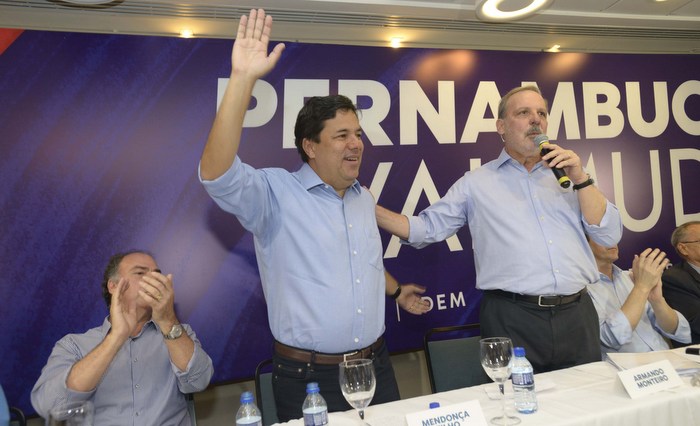 Mendona Filho,  esquerda, acusou o governador de levar Pernambuco a perder o protagonismo. Leo Caldas/Divulgao