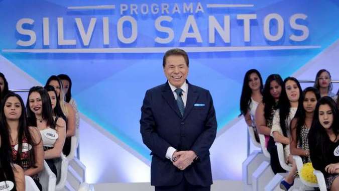 Silvio Santos alfineta a prpria emissora durante seu programa dominical. (foto: SBT/Reproduo)