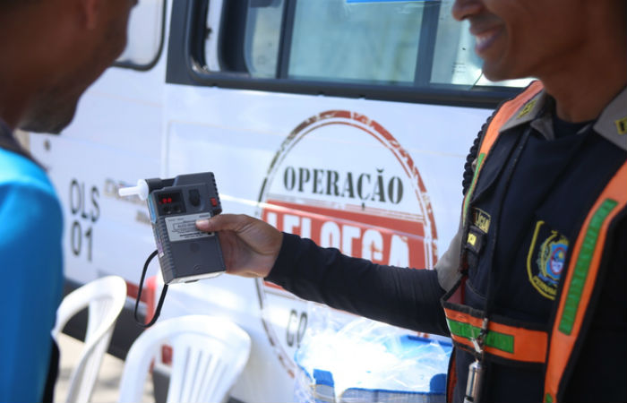 Antes da Lei Seca, o Cdigo de Trnsito em vigor, aprovado em 1997, j limitava a ingesto at seis decigramas de lcool por litro de sangue. Foto: Anderson Freire/Esp.DP