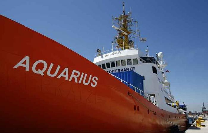 A Itlia deixou  deriva h duas semanas o barco humanitrio Aquarius com 629 migrantes no Mediterrneo. Foto: PAU BARRENA/AFP Photo 