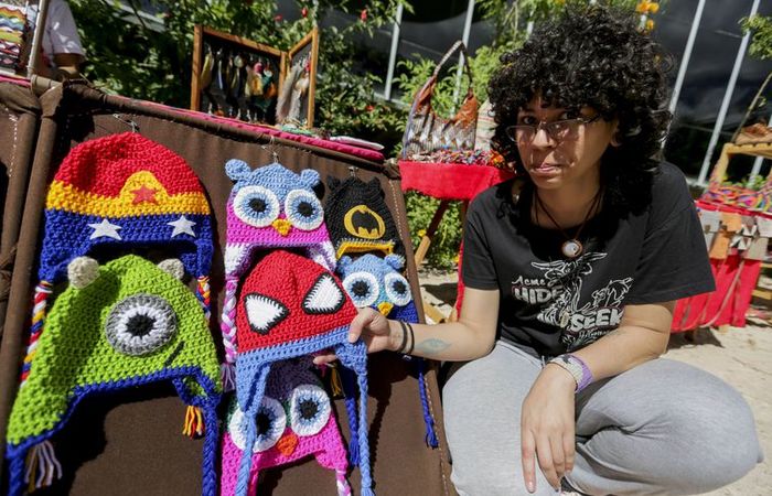 A venezuelana Fadwa Bittar, que vende produtos de croch, disse que foi bem recebida no Brasil. Foto: Fabio Rodrigues Pozzebom/Agncia Brasil 