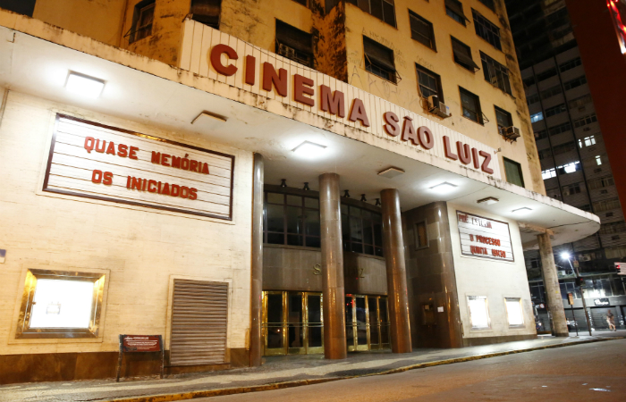 ltimo dos cinemas de rua em atividade no Recife, a sala s margens do rio Capibaribe segue em atividade. Foto: Paulo Paiva/DP
