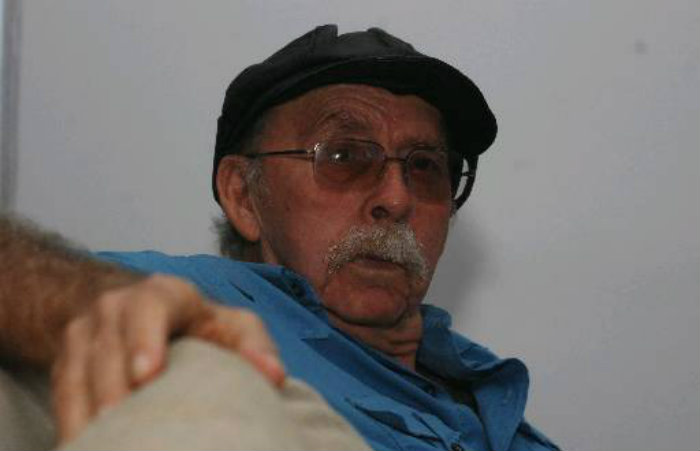 Orlando Tejo, escritor, autor de Ze Limeira, poeta do absurdo, livro relanado em 2008. Foto: Alexandre Gondim/Arquivo DP