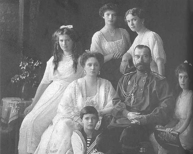 Nicolau II, o ltimo czar Romnov, e a famlia: executados
Foto: Boitempo Editorial/Reproduo