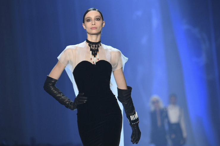 Gaultier deixou claro que o inconformismo ainda está vivo em seu trabalho criativo. Foto: Alain Jocard/AFP Gaultier deixou claro que o inconformismo ainda está vivo em seu trabalho criativo. Foto: Alain Jocard/AFP