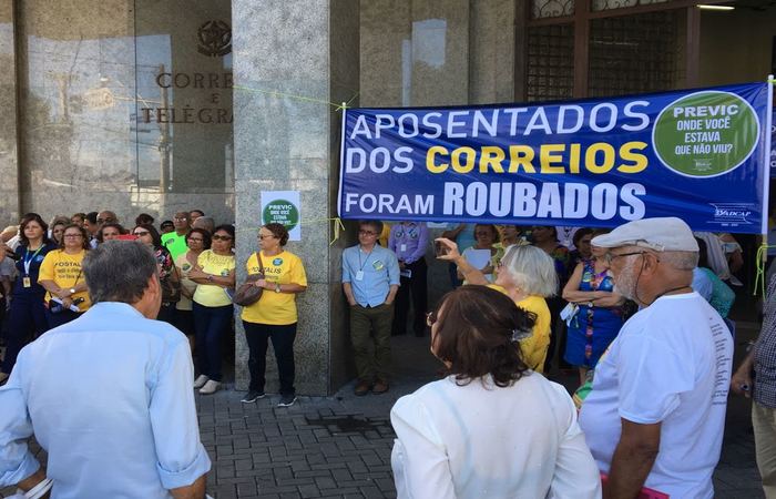 Resultado de imagem para postalis protesto"