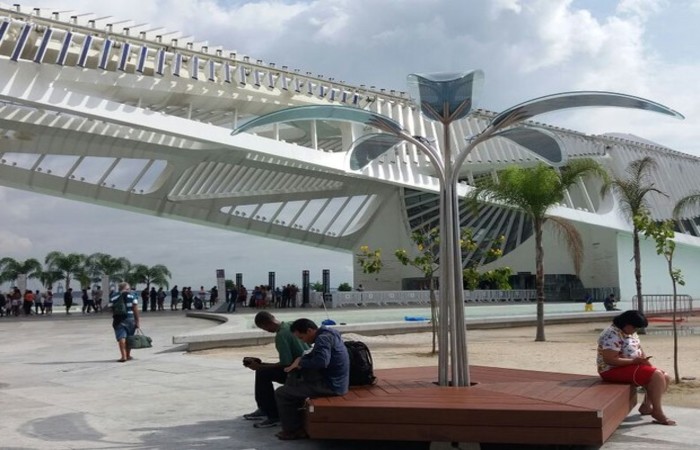 Exemplo da iniciativa. rvore solar instalada no Museu do Amanh, no Rio de Janeiro (Foto: Divulgao)
 (rvore solar instalada no Museu do Amanh, no Rio de Janeiro (Foto: Divulgao)
)