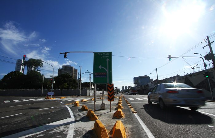 Acesso  Avenida Norte por trs do cemitrio dos Ingleses. Foto: Marlon Diego/Esp DP