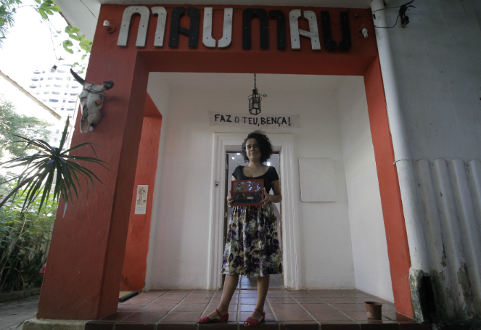 Lia Letcia comanda a casa ao lado de Irma Brown. (Foto: Leo Malafaia/Esp. DP)