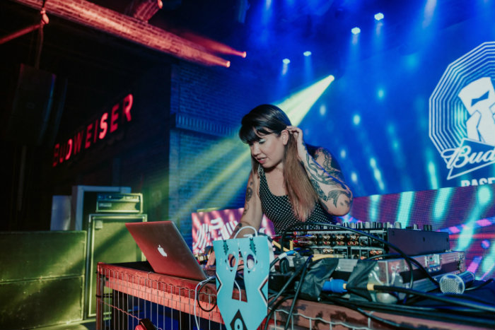 A DJ Allana Marques  uma das convidadas para discotecar na festa. Foto: Felipe Lorenga/Divulgao
