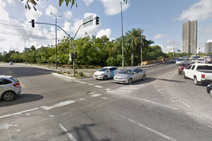 Cruzamento da Rua Conde de Iraj com a Avenida Beira Rio. Foto: Google/Reproduo