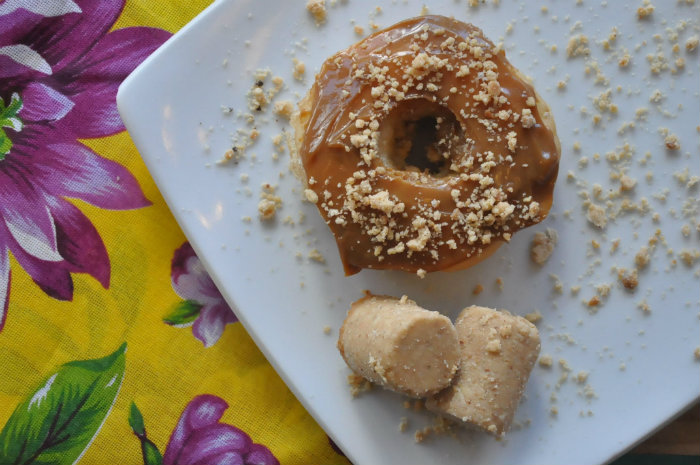 Dear Donuts oferece o Paoca, recheio de brigadeiro de paoca e cobertura de doce de leite com farelos de paoca. 