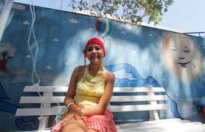 Luana, que luta contra um cncer de ovrio,  uma das jovens que participar da festa
Foto: Thalyta Tavares / DP