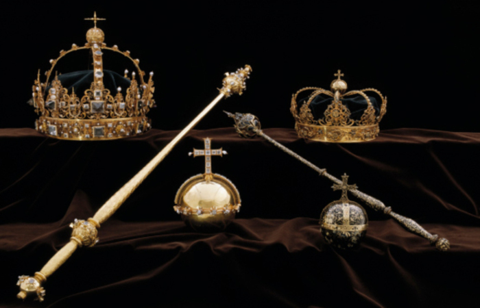 Os ladres levaram duas coroas e um orbe (uma joia que representa um globo terrestre com uma cruz) pertencentes ao ornamento funerrio de Charles IX. Foto: AFP PHOTO / 
