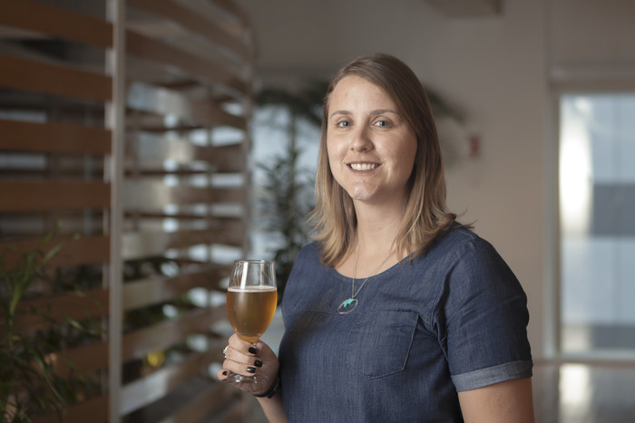A mestre-cervejeira da Cervejaria Ambev, Laura Aguiar, d dicas da bebida que combina com cada ocasio. Foto: LK/Divulgao 