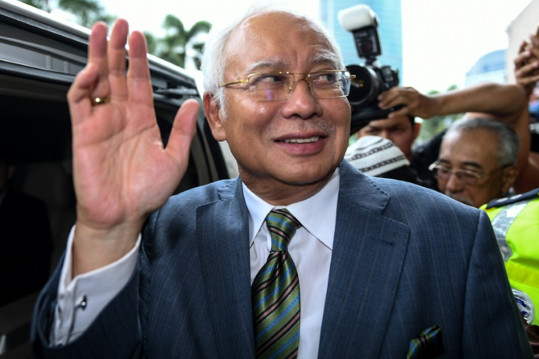 Razak deixa o tribunal de Kuala Lumpur. Foto: AFP / Mohd RASFAN
