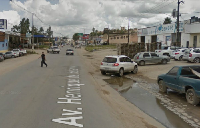 A abordagem aconteceu na Avenida Henrique de Holanda, no bairro do Livramento. Imagem: Google Street View