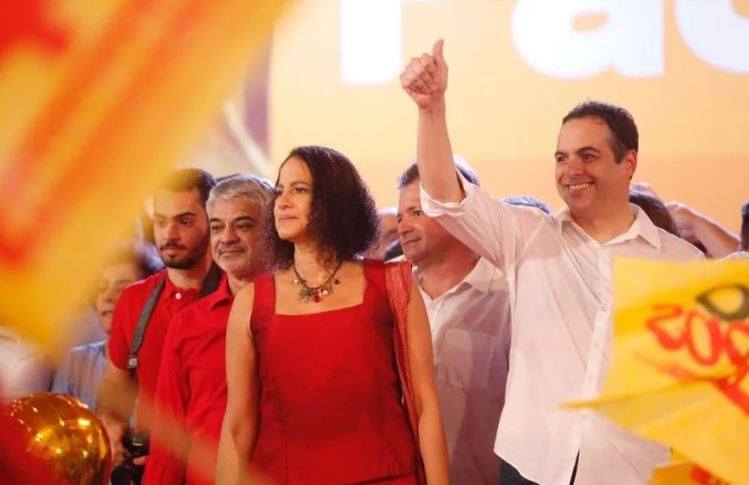 Para tentar ganhar os votos que seriam de Marlia Arraes, Paulo Cmara pode alegar que recebeu apoio do PT e tentar se escorar no nome do ex-presidente Lula Foto: Instagram / Reproduo