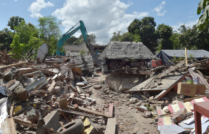 Mais de 1.300 pessoas ficaram feridas e 353.000 moradores esto desabrigados. Foto: ADEK BERRY / AFP