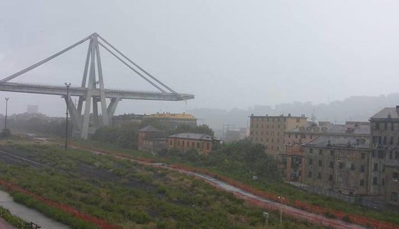 Segundo o diretor da central de emergncias vrias vtimas se encontram sob os escombros da ponte Morandi. Foto: Reproduo/Facebook