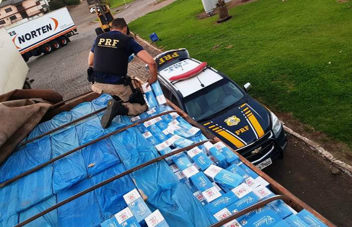 Polcia Rodoviria Federal apreendeu em Pernambuco 1,18 milho de maos de cigarros contrabandeados. Foto: Divulgao