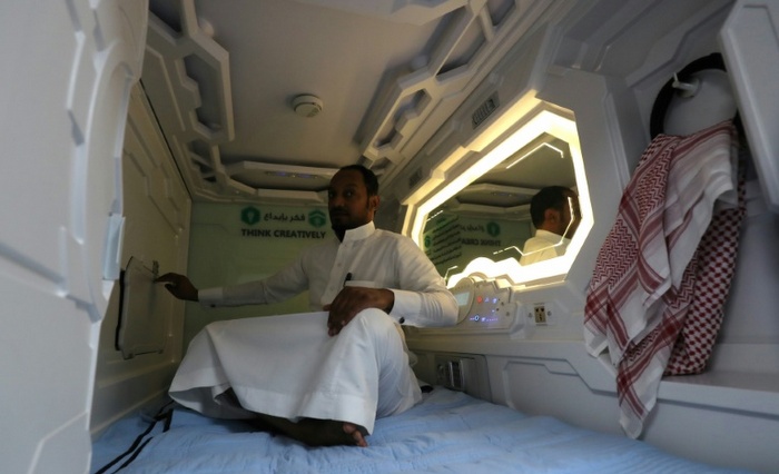 Saudita no interior de um "hotel cpsula", onde os fiis podero descansar durante a peregrinao  Meca, em 16 de agosto de 2018. FOTO: AFP/Arquivos / AHMAD AL-RUBAYE