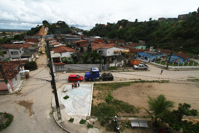 A vila 27 de abril fica no bairro do Ibura, s margens da BR-101. Crdito: Peu Ricardo/DP (Peu Ricardo/DP)