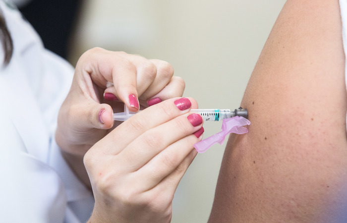 Apesar do aumento dos casos de bito, o nmero de pessoas vacinas contra influenza superou a 100%. Imagem: A2IMG 