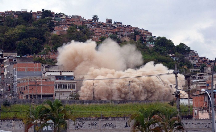 Prdio implodido era ocupado por 69 famlias que devero ser contempladas no conjunto habitacional a construdo em 18 meses. Foto: Agncia Brasil