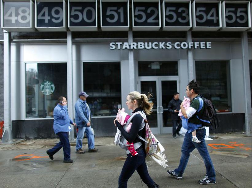 Loja da Starbucks em Nova York: rede de cafeterias criou programa para que funcionrios dediquem parte do expediente a boas causas. Foto: REUTERS/Carlo Allegri