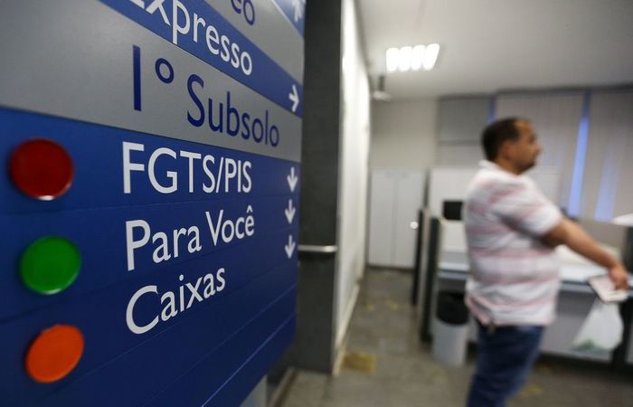Segundo informou hoje o Ministrio do Trabalho, os fiscais emitiram 9,4 mil notificaes de dvidas de FGTS e CS. Foto: Marcelo Camargo/Agncia Brasil