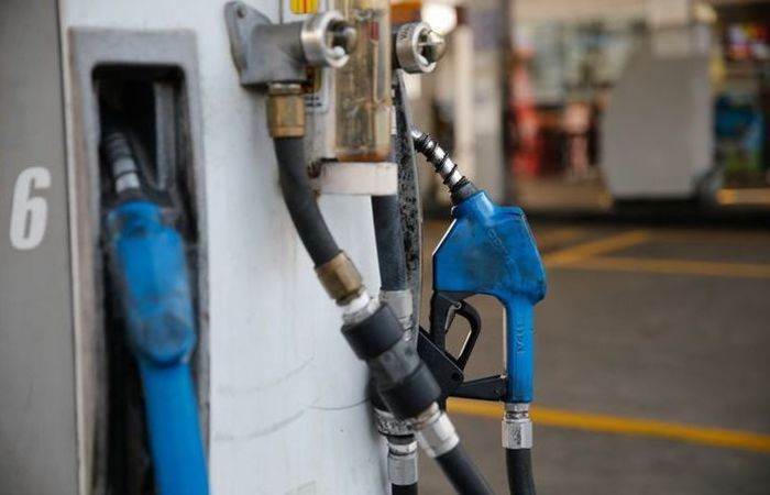 A Petrobras informa ainda que a gasolina e o diesel comercializados com as distribuidoras diferem dos produtos no posto de combustveis. Foto:Fernando Frazo/Agncia Brasil