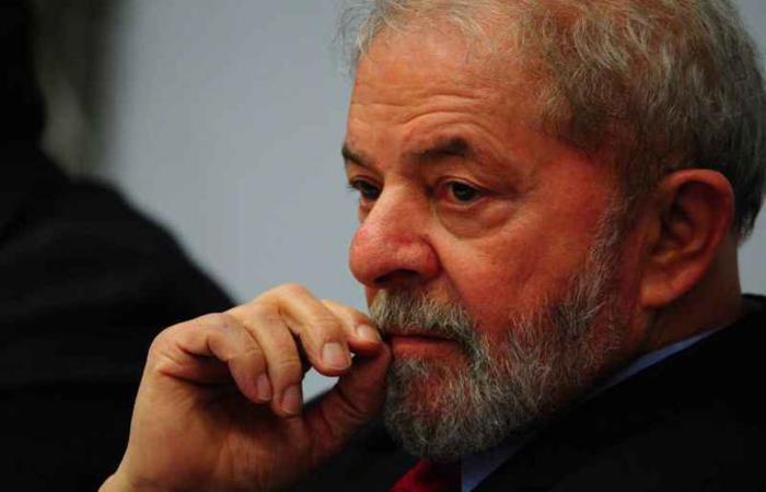 Lula foi condenado pelo Tribunal Regional Federal da 4 Regio a 12 anos e um ms de priso por corrupo e lavagem de dinheiro
 ((foto: Luis Nova/Esp. CB/D.A Press))