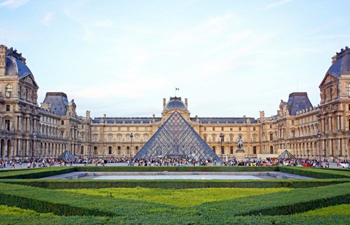 No Louvre, todos os dias, a equipe verifica o parque de 2 mil extintores e gerencia os dispositivos de alarme. Foto:  Reproduo/Flickr