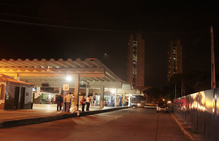 O assalto com violncia acontece na noite desta segunda (3) no Terminal do Cais de Santa Rita. Imagem: Nando Chiapetta/DP