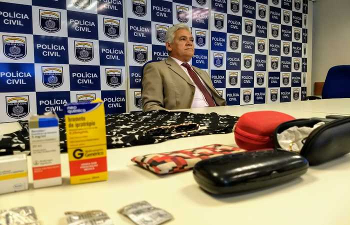 Delegado Rmulo Aires disse que a estelionatria presa drogava tambm as vtimas com tranquilizantes para roubar. Foto: PCPE/Divulgao